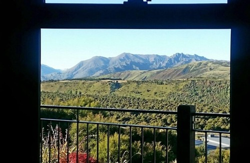 Albert Town Apartment | Hilltop Luxury Apartment with breathtaking views