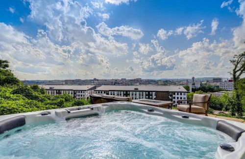 Knoxville House | Hilltop Tennessee Retreat Neyland Stadium Views!