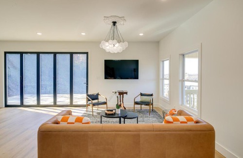 Knoxville House | Hilltop Tennessee Retreat Neyland Stadium Views!