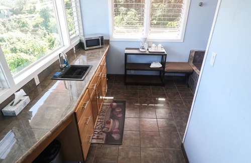 Hilo House | Hilltop Vacation Rental