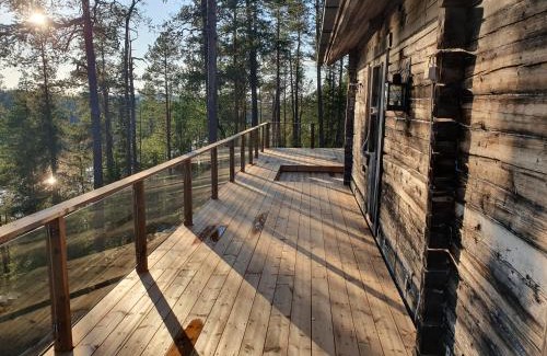 Rukatunturi Ski Chalet | Hilltop Villa at Lake Porontima