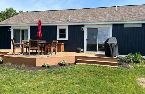 Suttons Bay House | Hilltop Vistas