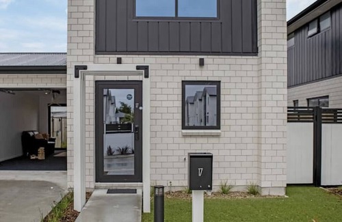 Trentham House | Hillview Hideaway: 2-BR Serenity