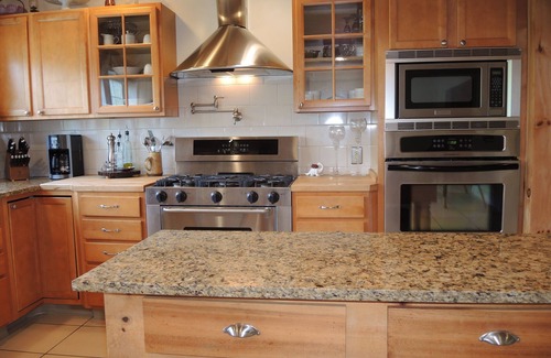 Cooperstown House | Hillview Manor- close to Dreams Park, game room, fire pit