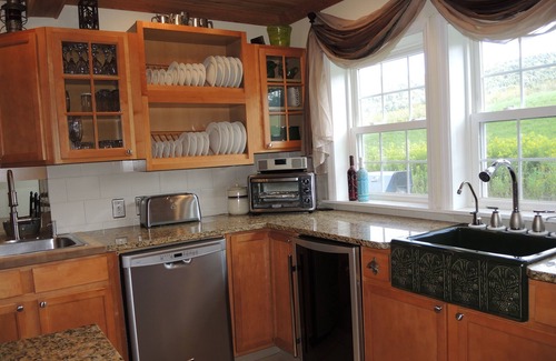 Cooperstown House | Hillview Manor- close to Dreams Park, game room, fire pit