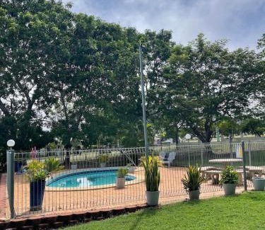 Richmond Hill Hotel | Hillview Motel Charters Towers QLD