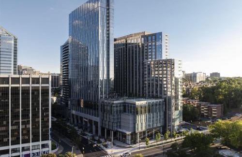 North Rosslyn Hotel | Hilton Arlington Rosslyn The Key