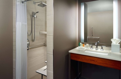Peachtree Corners Hotel | Hilton Atlanta Northeast
