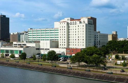 Historic Downtown Baton Rouge Hotel | Hilton Baton Rouge Capitol Center