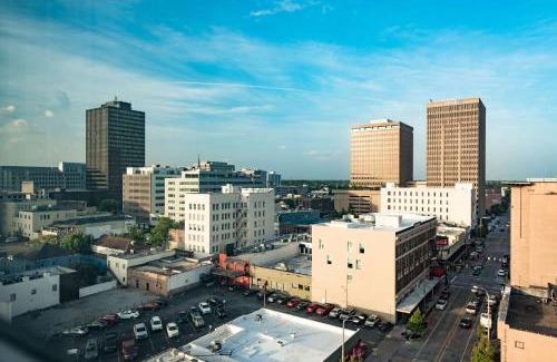 Historic Downtown Baton Rouge Hotel | Hilton Baton Rouge Capitol Center