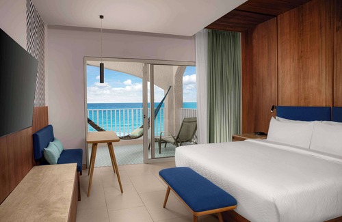 Zona Hotelera Resort | Hilton Cancun Mar Caribe All-Inclusive Resort
