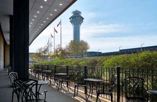 O'Hare Hotel | Hilton Chicago O'Hare Airport