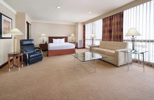 O'Hare Hotel | Hilton Chicago O'Hare Airport