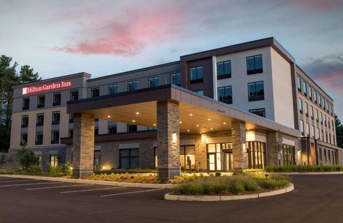 Readville Hotel | Hilton Garden Inn Boston Canton, Ma