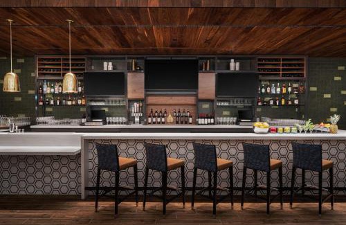 Camden Hotel | Hilton Garden Inn Camden Waterfront Philadelphia