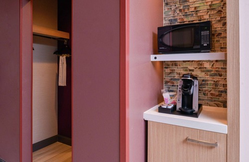 Waldron Hotel | Hilton Garden Inn Kansas City Airport