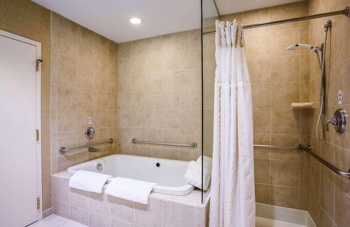Colgate Hotel | Hilton Garden Inn Milwaukee Northwest Conference Center