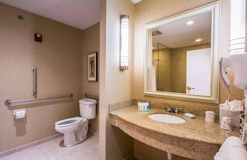 Colgate Hotel | Hilton Garden Inn Milwaukee Northwest Conference Center