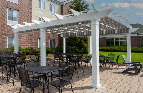 Colgate Hotel | Hilton Garden Inn Milwaukee Northwest Conference Center