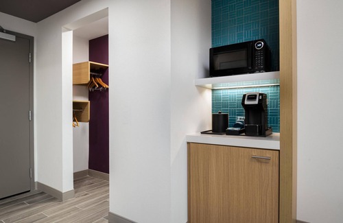 Florida Center North Hotel | Hilton Garden Inn Orlando I-4 Millenia Blvd Mall