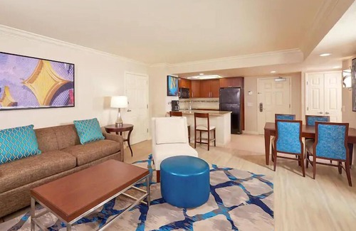 Las Vegas Condo | Hilton Grand Vacations Club on Paradise - 2 Bedroom