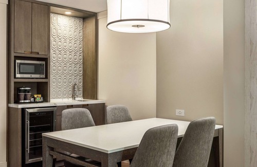 Streeterville Hotel | Hilton Grand Vacations Club Chicago Magnificent Mile