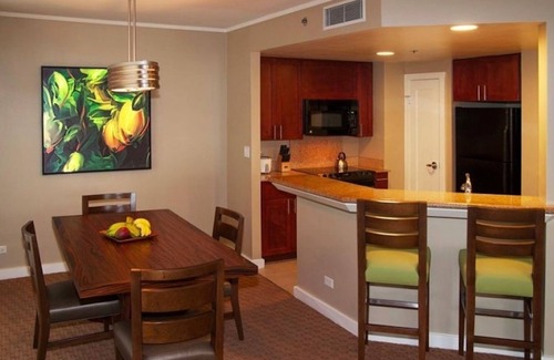 Waikiki Condo | Hilton Hawaiian Village spacious one bedroom suite- Fabulous beach and lagoon!