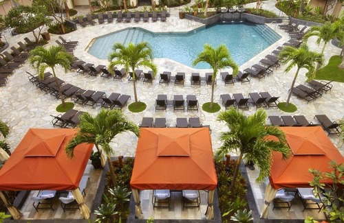 Waikiki Condo | Hilton Hawaiian Village spacious one bedroom suite- Fabulous beach and lagoon!