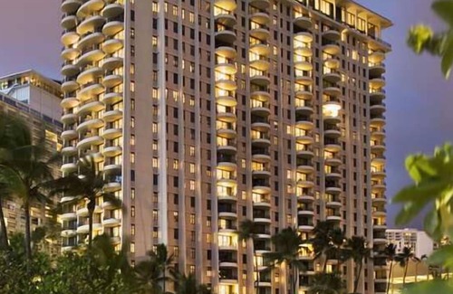 Waikiki Condo | Hilton Hawaiian Village One bedroom Suite- Fabulous beach and lagoon!