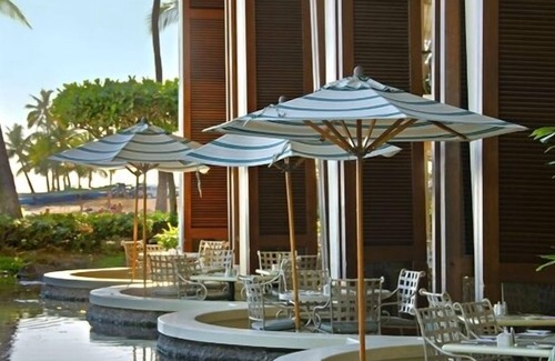 Waikiki Condo | Hilton Hawaiian Village One bedroom Suite- Fabulous beach and lagoon!