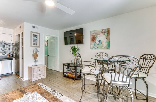 North Forest Beach Condo | Hilton Head Island Condo w/Coligny Beach Access!