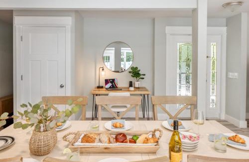 North Forest Beach House | Hilton Hideaway by AvantStay Private Pool Walk to Beach