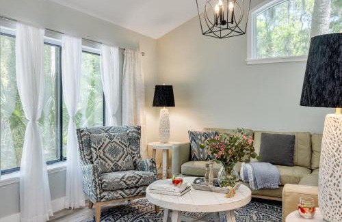 North Forest Beach House | Hilton Hideaway by AvantStay Private Pool Walk to Beach