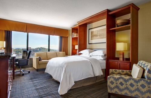 Downtown Knoxville Hotel | Hilton Knoxville