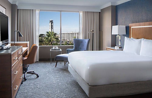 Kenner - Louis Armstrong International Airport Hotel | Hilton New Orleans Airport