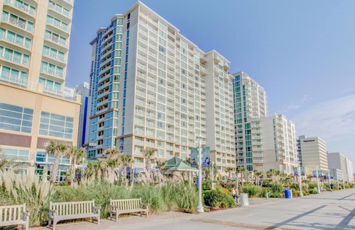 Northeast Virginia Beach Apartment | Hilton Vacation Club Ocean Beach Club Apartment/Kitchen/Ocean View with Balcony