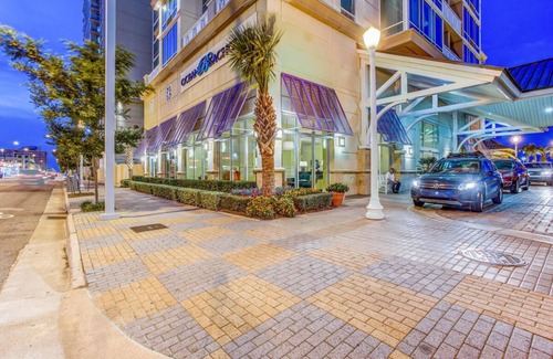 Northeast Virginia Beach Apartment | Hilton Vacation Club Ocean Beach Club Apartment/Kitchen/Ocean View with Balcony