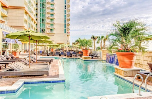 Northeast Virginia Beach Apartment | Hilton Vacation Club Ocean Beach Club Apartment/Kitchen/Ocean View with Balcony