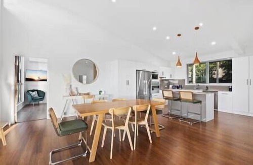 Yandina Creek House | Hinterland Dreamers Retreat ~ Pet Friendly