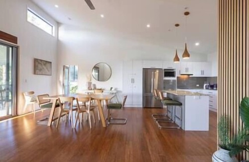 Yandina Creek House | Hinterland Dreamers Retreat ~ Pet Friendly