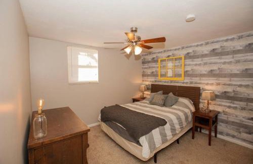 Pittsburgh Apartment | Hip & Cozy to Explore the City or Catch a Game