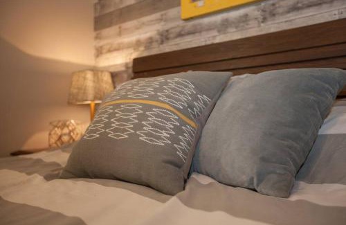 Pittsburgh Apartment | Hip & Cozy to Explore the City or Catch a Game