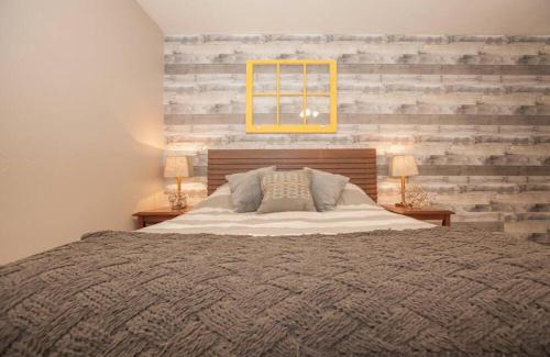 Pittsburgh Apartment | Hip & Cozy to Explore the City or Catch a Game