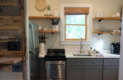 Woodstock Apartment | Hip Garage Apartment in Woodstock, Ga