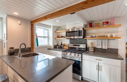Hollywood Apartment | Hip Hollywood Hills Apt near Hollywood Bowl