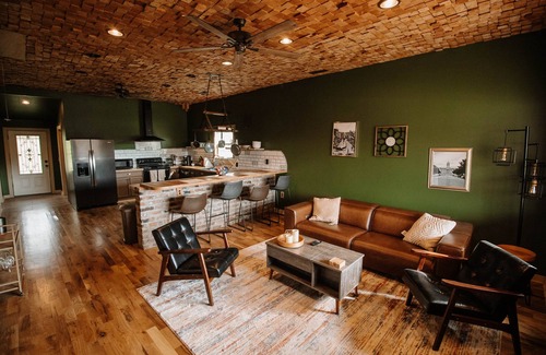 Columbia House | Hip Home Close to Downtown!