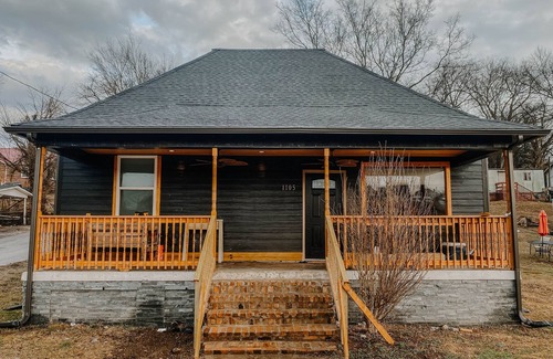 Columbia House | Hip Home Close to Downtown!