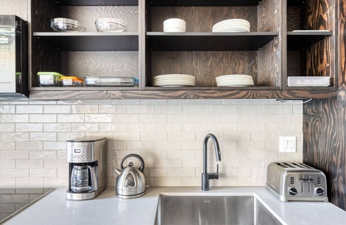 Sheffield Neighbors Apartment | Hip Lincoln Park Studio w/Lounge, Roof & Gym, near DePaul, by Blueground