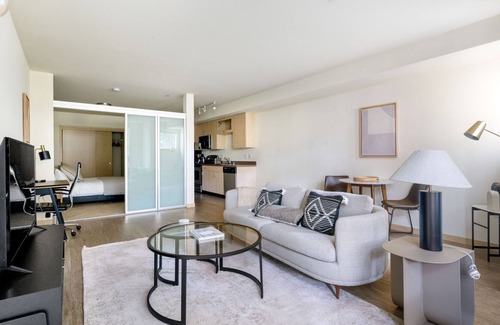 Wallingford Apartment | Hip Wallingford 1BR w/Pets & W/D, nr shops & bars, by Blueground