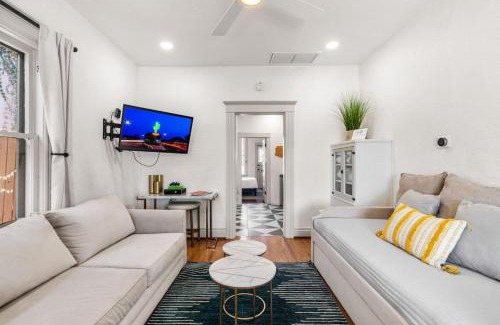 Iron Horse House | Historic 1 bedroom located near The U of A